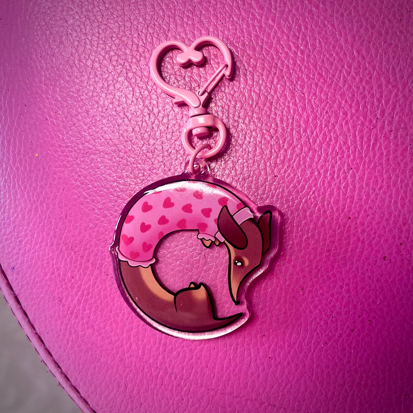 Porte-clé teckel ronde rose